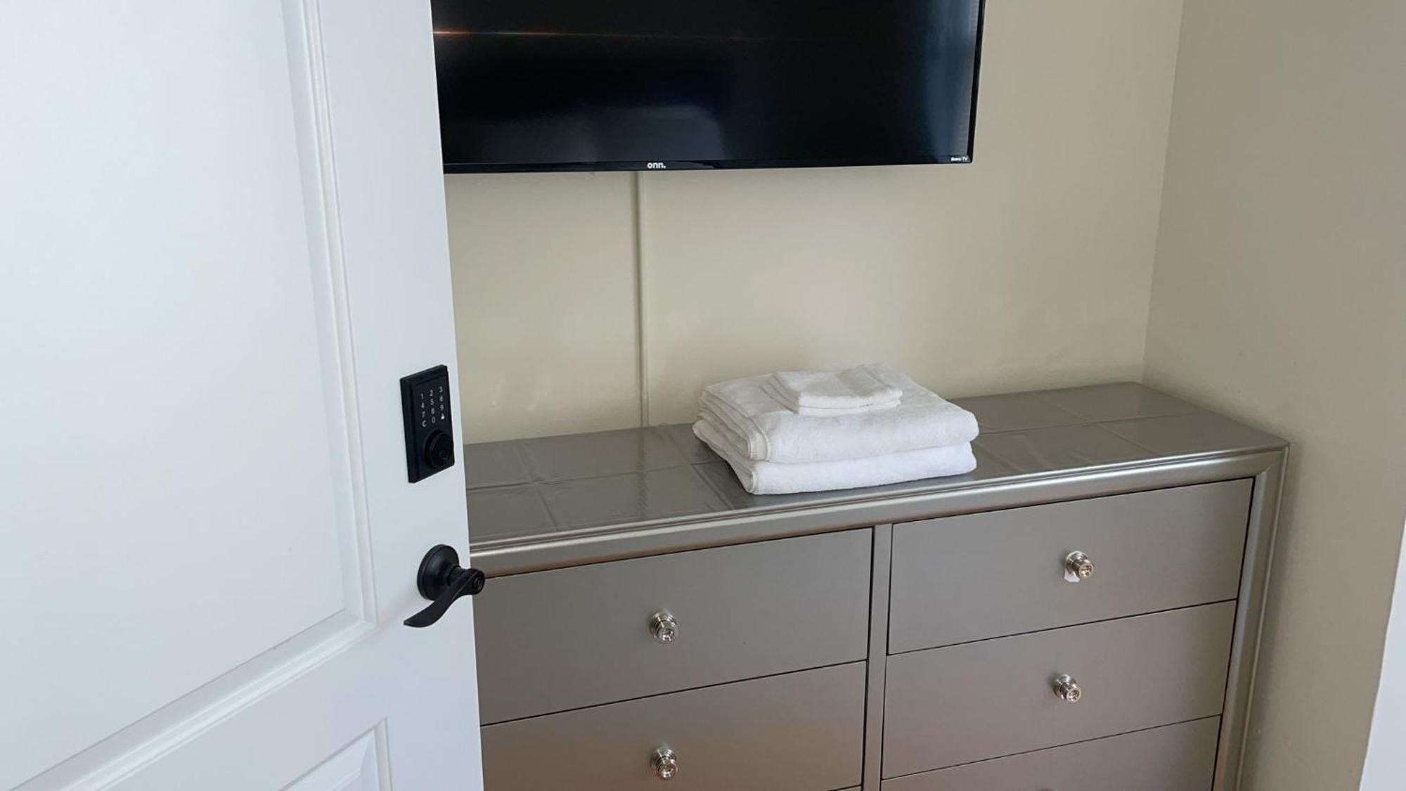 Ferienwohnung Ooohlala! 2 Beds And 2 Full Baths W/Free Parking Newark Exterior foto